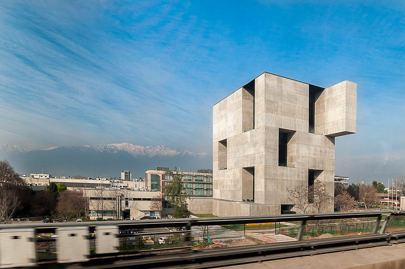 Vista aérea del Centro de Innovación UC desde el Metro de Santiago